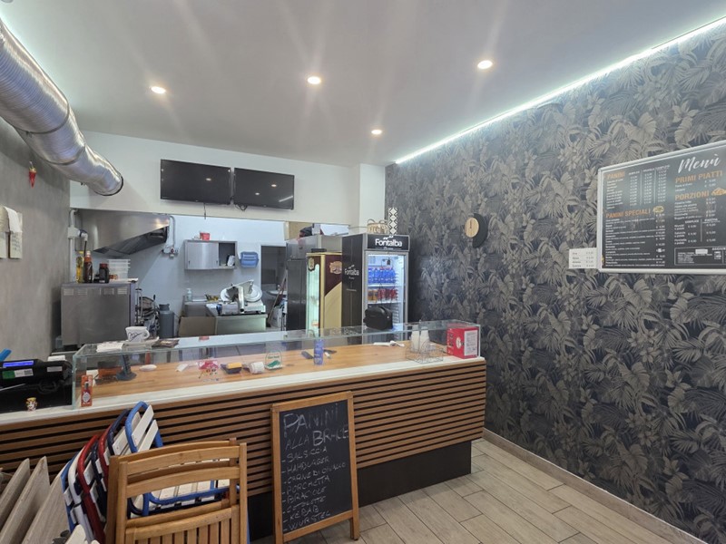 Negozio in Affitto a Milazzo, 800€, 45 m²