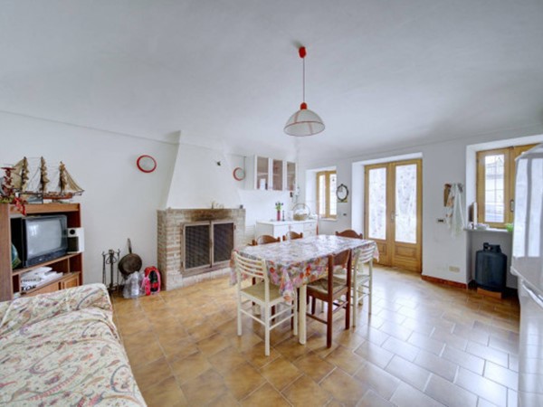 Casa Indipendente in Vendita a Castelnuovo Don Bosco, 119'000€, 353 m²