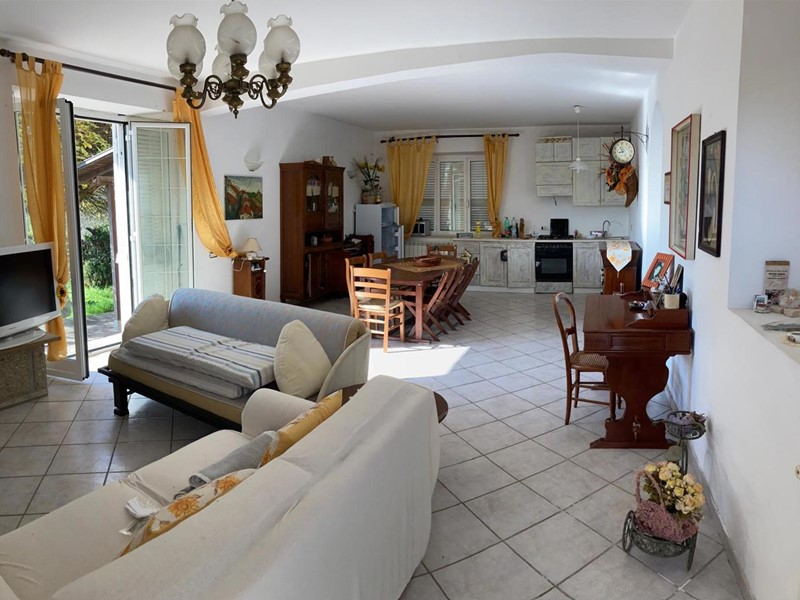 Villa bifamiliare in Vendita a Rocca Priora, 150'000€, 150 m²