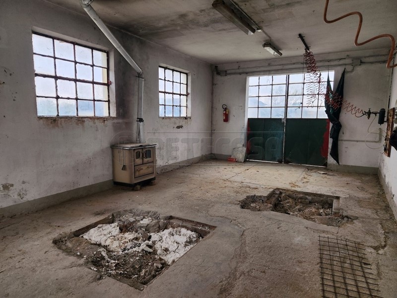 Laboratorio in Affitto a Santa Maria a Monte, zona Ponticelli, 350€, 65 m²