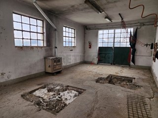 Laboratorio in Affitto a Santa Maria a Monte, zona Ponticelli, 350€, 65 m²