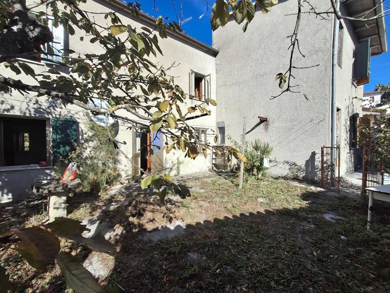 Casa Semi Indipendente in Vendita a Novafeltria, zona Perticara, 90'000€, 175 m²