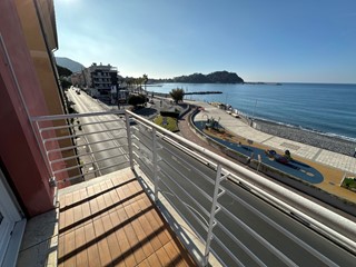 Trilocale in Affitto a Sestri Levante, zona centro, 750€, 67 m², arredato