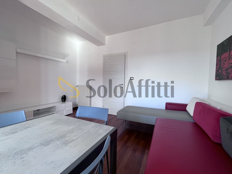 Quadrilocale in Affitto a Catanzaro, zona Lido Lungomare, 800&euro;, 165 m², arredato