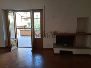 Quadrilocale in Affitto a Grottaferrata, 2'000€, 180 m², con Box