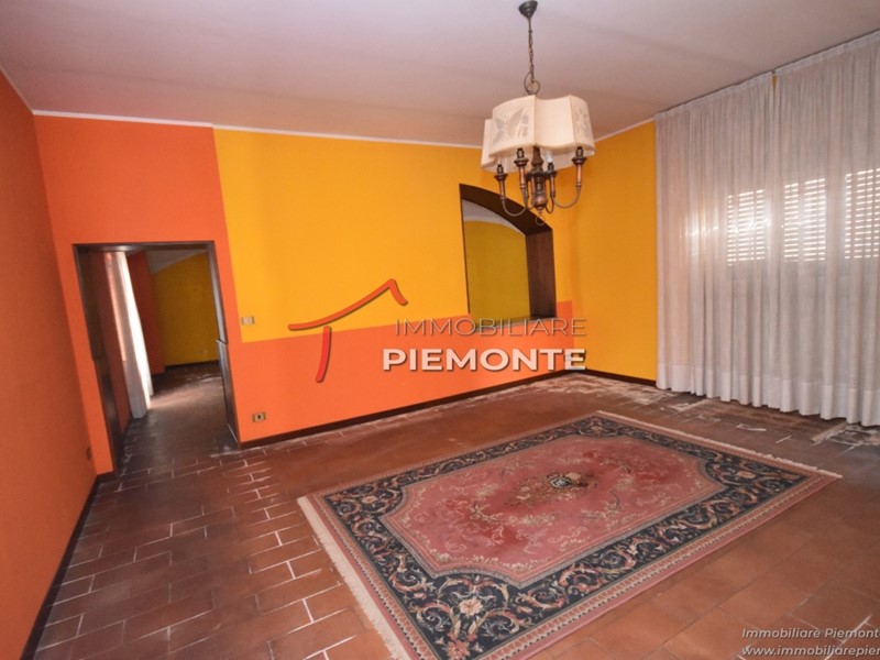 Casa Semi Indipendente in Vendita a Suno, 130'000€, 220 m², con Box