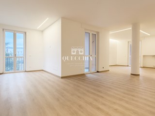 Trilocale in Vendita a Desenzano del Garda, 720'000&euro;, 160 m², con Box