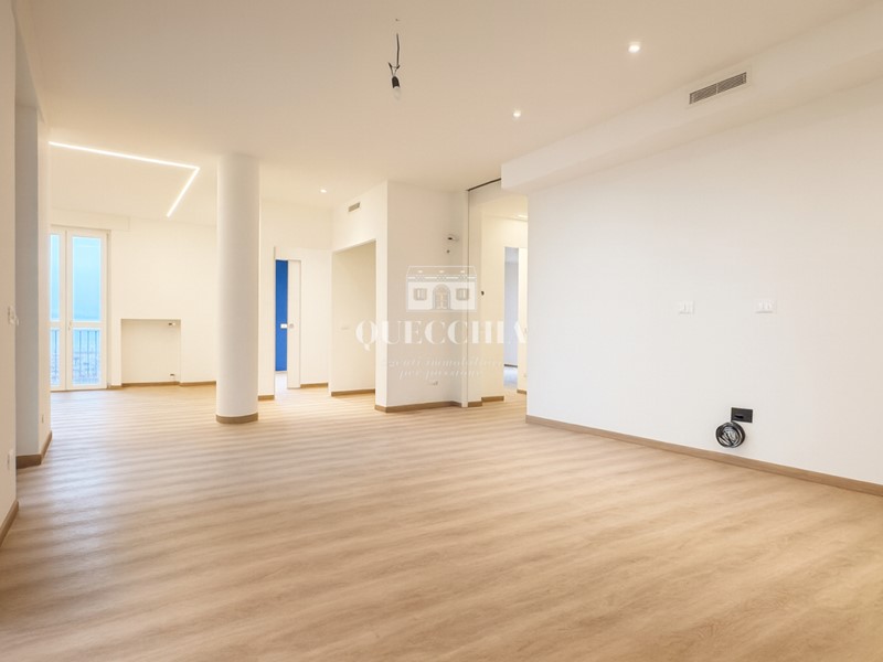 Trilocale in Vendita a Desenzano del Garda, 720'000&euro;, 160 m², con Box