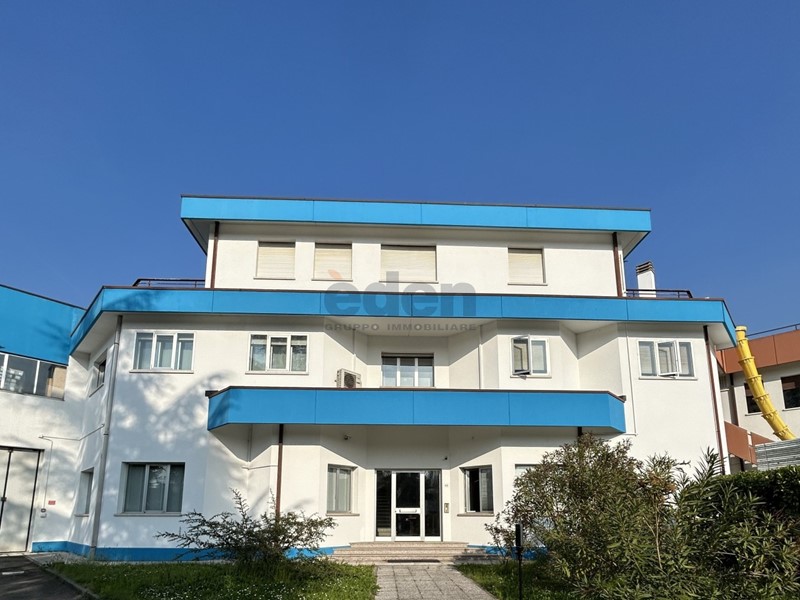 Ufficio in Affitto a Modena, zona Cognento, 5'000&euro;, 550 m²