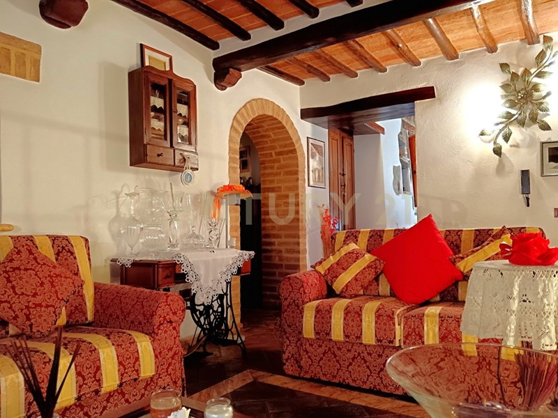 Casa Semi Indipendente in Vendita a Montalcino, 390'000€, 220 m²