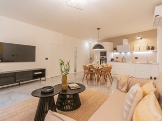 Bilocale in Vendita a Carate Urio, 480'000&euro;, 115 m², arredato