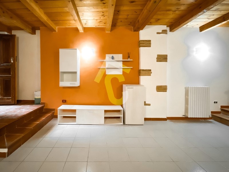 Bilocale in Vendita a Jesi, zona ZONA 1A, 110'000€, 100 m², arredato