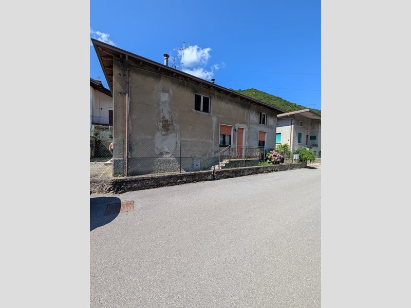 Casa Indipendente in Vendita a Vobarno, 190'000€, 250 m²