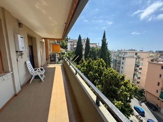 Trilocale in Vendita a Sanremo, 180'000€, 85 m², con Box