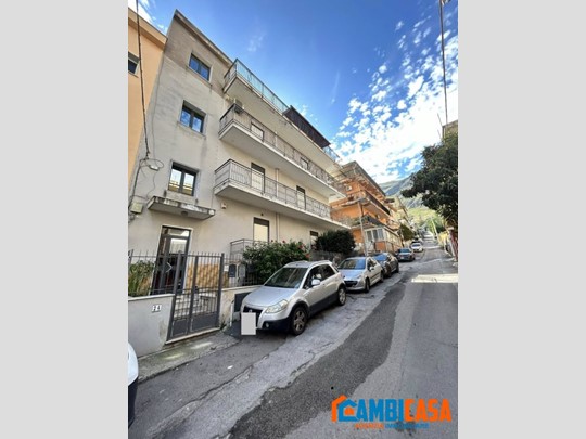 Appartamento in Affitto a Palermo, 600€, 120 m²