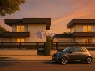 Villa in Vendita a Parabiago, 570'000€, 155 m²