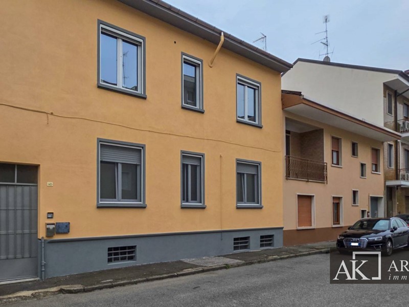 Casa Semi Indipendente in Vendita a Novara, 320'000€, 260 m²