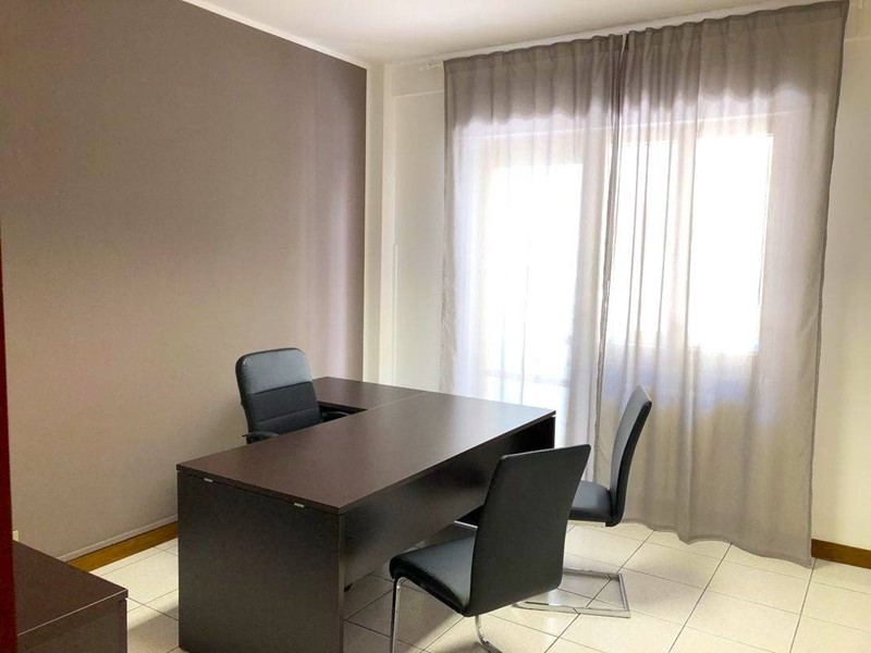 Ufficio in Affitto a San Benedetto del Tronto, 300€, 14 m²
