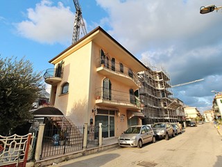 Villa in Vendita a San Benedetto del Tronto, 690'000€, 290 m², con Box