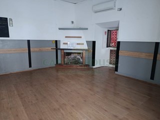 Immobile commerciale in Affitto a Caserta, 1'500€, 105 m²