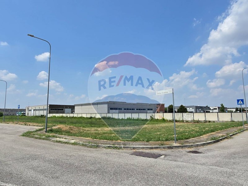 Terreno industriale in Vendita a Occhiobello, 230'000€, 6400 m²