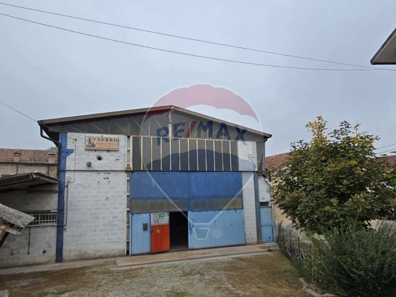 Capannone in Vendita a Copparo, 85'000&euro;, 360 m²