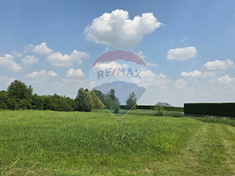 Terreno industriale in Vendita a Occhiobello, 130'000€, 3600 m²