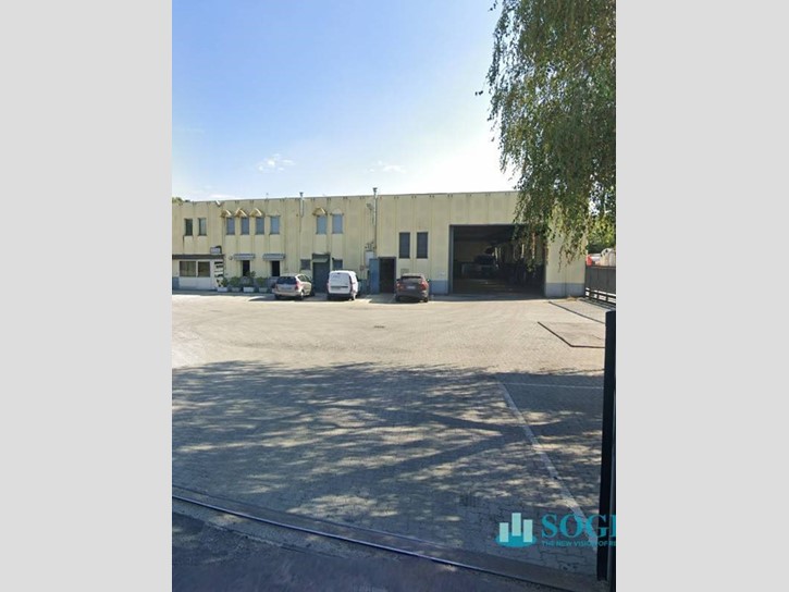 Capannone in Vendita a Cassano Magnago, 660'000€, 2400 m²