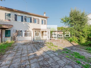 Casa Semi Indipendente in Vendita a Treviso, 140'000€, 130 m²