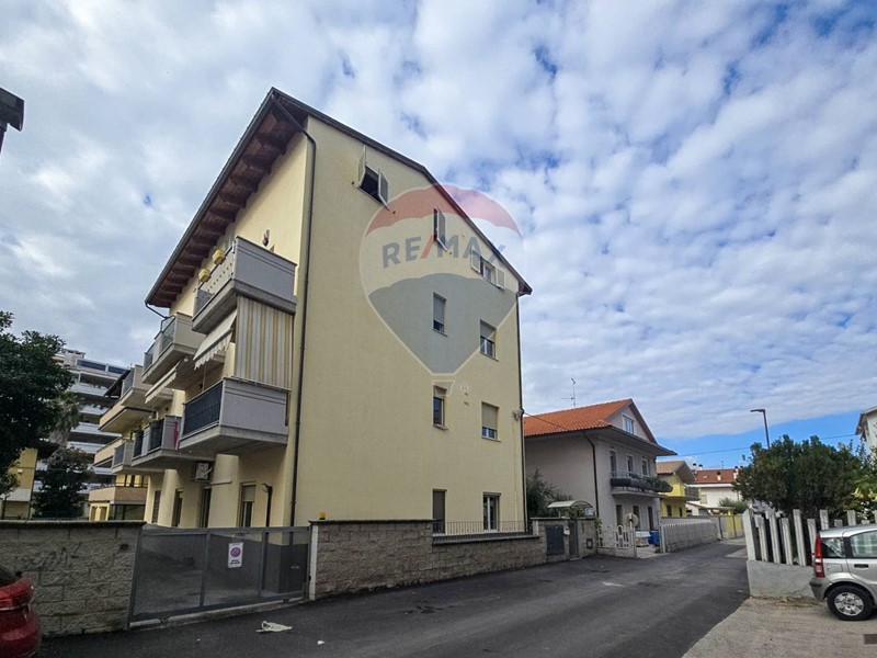 Trilocale in Vendita a Pescara, 99'000€, 58 m²