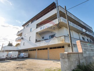 Immobile commerciale in Affitto a Torrevecchia Teatina, 1'000€, 500 m²