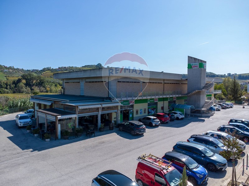Immobile commerciale in Vendita a Ripa Teatina, 1'400'000€, 2000 m²