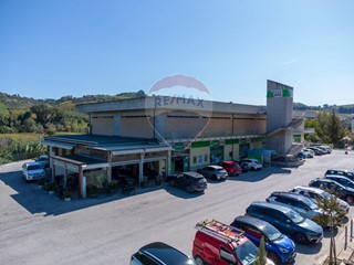 Immobile commerciale in Vendita a Ripa Teatina, 1'400'000€, 2000 m²