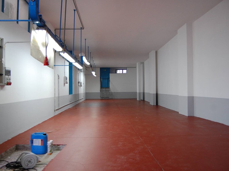 Capannone in Vendita a Canosa di Puglia, 250'000€, 250 m²