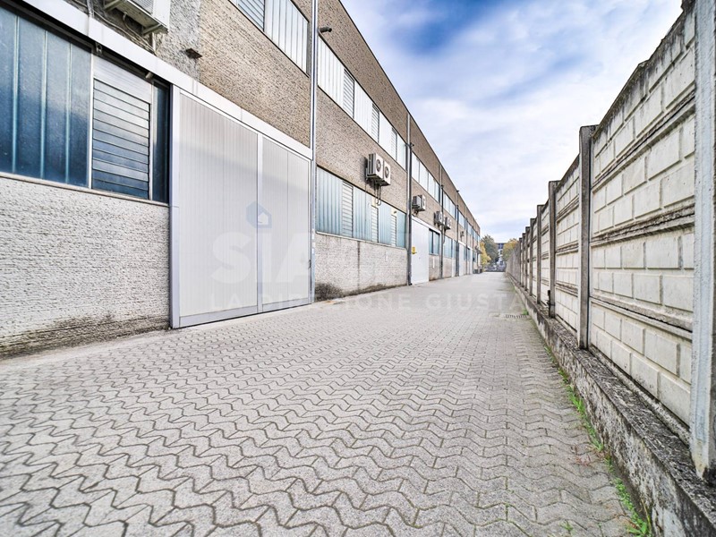 Capannone in Affitto a Liscate, 1'700€, 320 m²