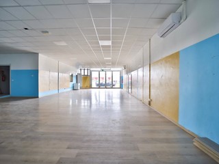 Negozio in Affitto a Liscate, 3'700€, 480 m²
