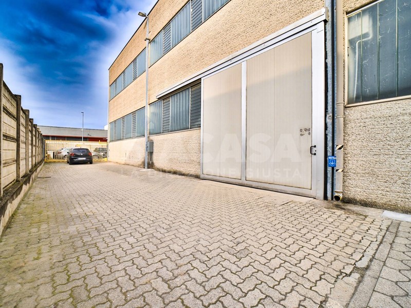 Capannone in Affitto a Liscate, 1'842€, 340 m²