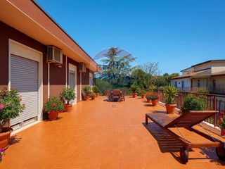 Attico in Vendita a Giarre, 295'000€, 264 m²