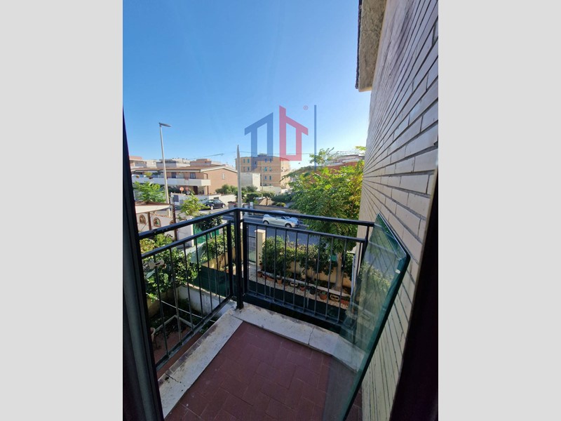 Trilocale in Vendita a Pomezia, 126'000€, 70 m²