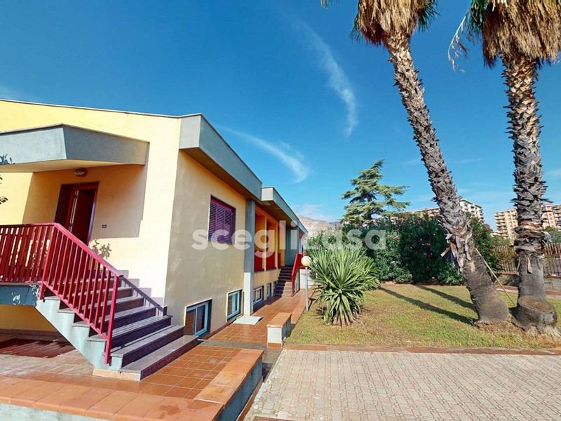 Villa in Vendita a Palermo, 550'000€, 334 m²