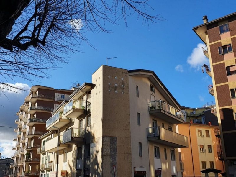 Immobile commerciale in Affitto a Avellino, 800€, 84 m²