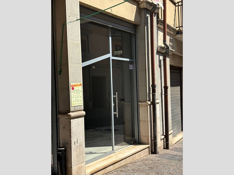 Immobile commerciale in Affitto a Avellino, 400€, 40 m²
