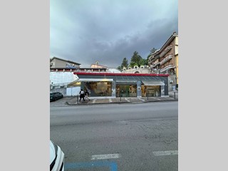 Immobile commerciale in Affitto a Atripalda, 1'500€, 90 m²