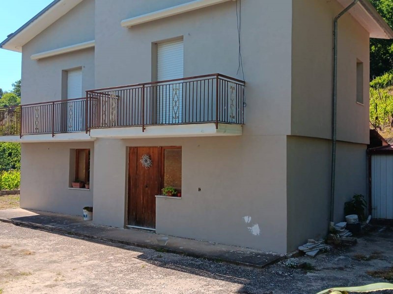 Casa Indipendente in Vendita a Tufo, 75'000&euro;, 120 m²
