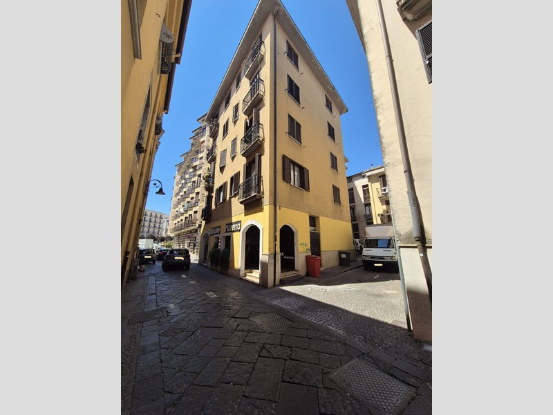 Immobile commerciale in Vendita a Avellino, 200'000&euro;, 270 m²