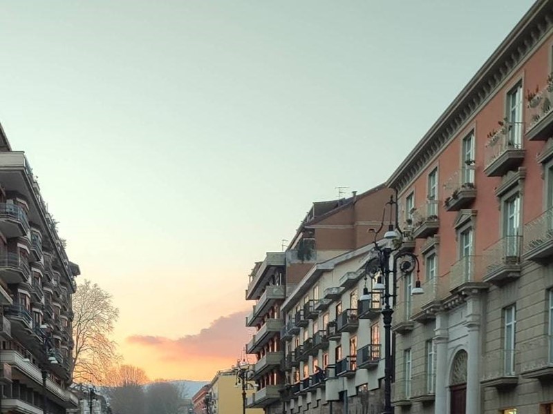 Immobile commerciale in Vendita a Avellino, 550'000&euro;, 100 m²