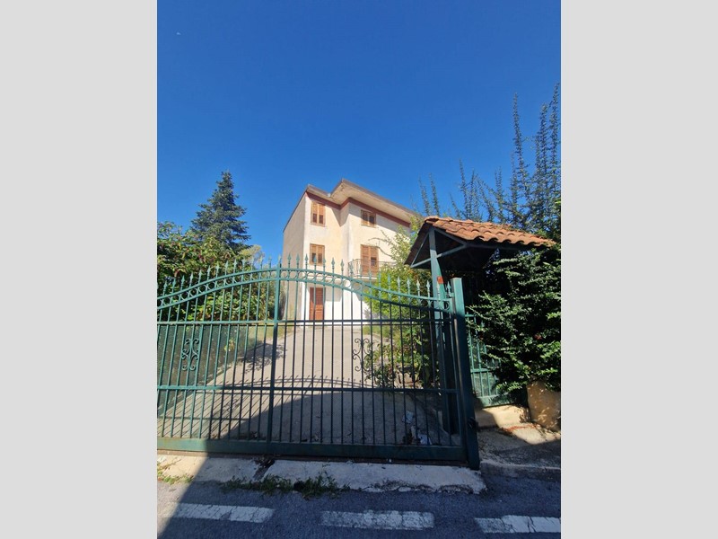 Villa in Vendita a San Michele di Serino, 165'000&euro;, 170 m²