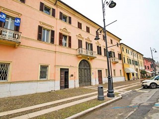 Casa Indipendente in Affitto a Villafranca di Verona, 3'000€, 500 m²