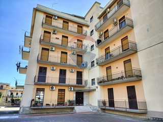 Appartamento in Vendita a Catania, 120'000&euro;, 127 m²