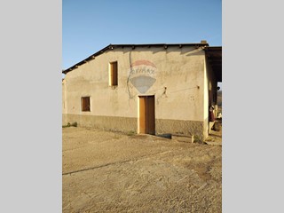 Rustico in Vendita a San Michele di Ganzaria, 220'000€, 240 m²